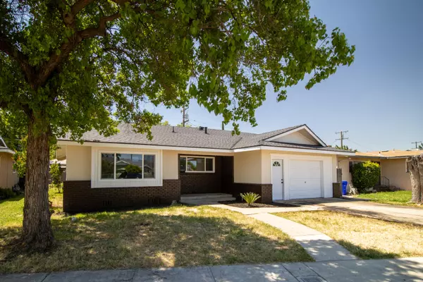 25 E Gibson Avenue, Porterville, CA 93257