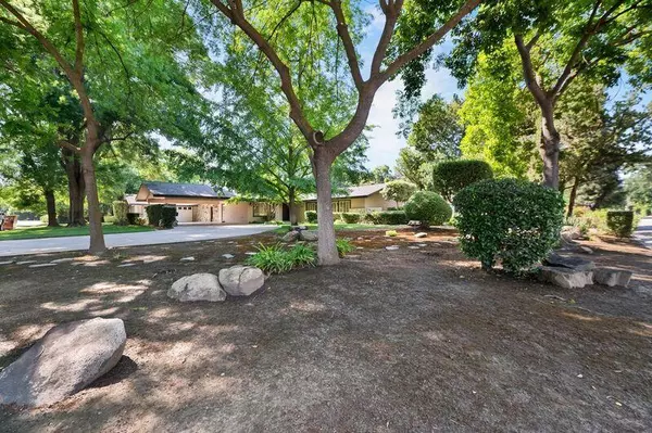 Visalia, CA 93291,1932 Green Acres Drive