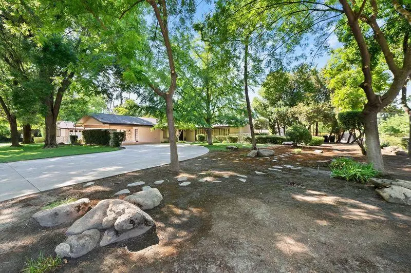 Visalia, CA 93291,1932 Green Acres Drive