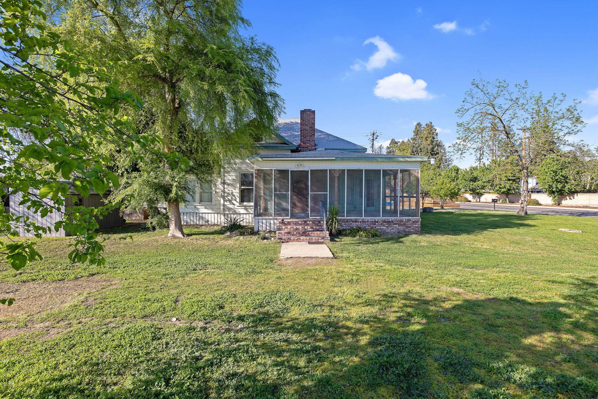 309 N Chinowth Street, Visalia, CA 93277