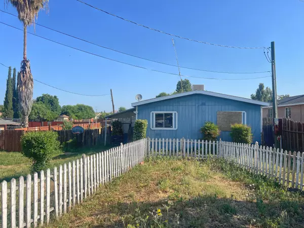 266 E Gibbons Avenue, Porterville, CA 93257