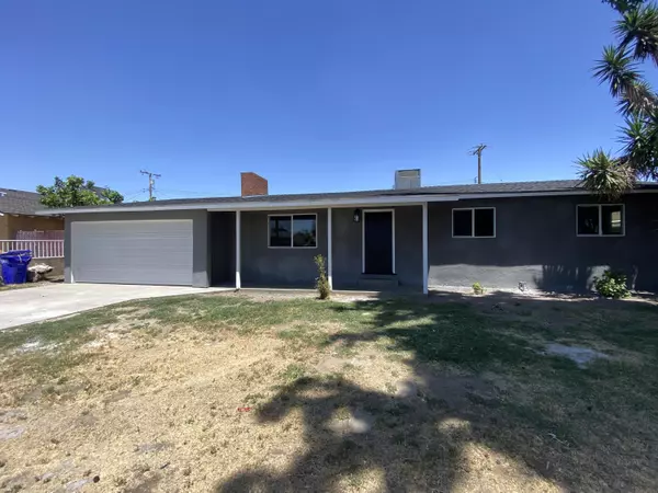 422 W Montgomery Avenue, Porterville, CA 93257