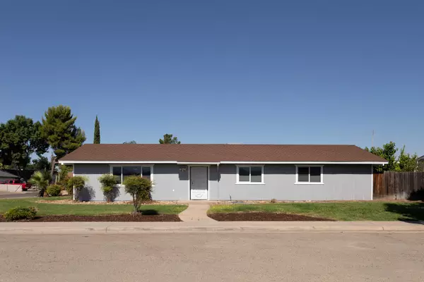 12988 Tactacan Avenue, Orosi, CA 93647