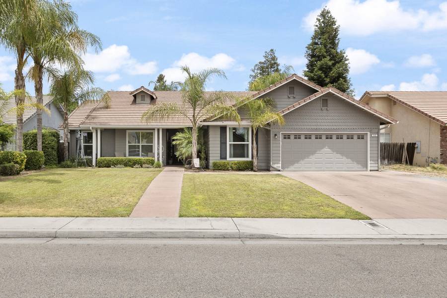 340 W Carpenter Avenue, Reedley, CA 93654