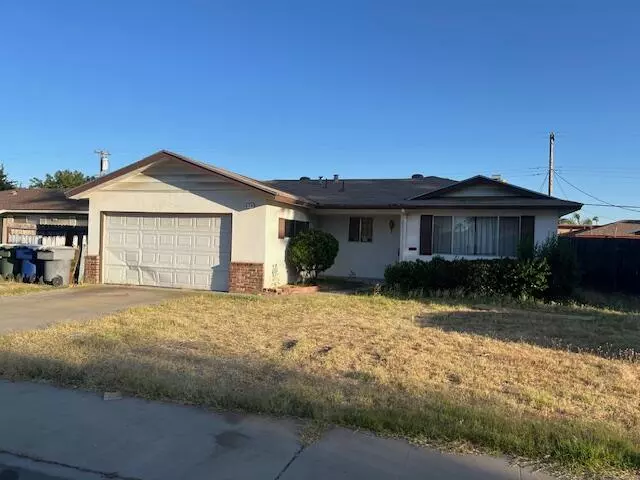 Clovis, CA 93612,670 W Santa Ana Avenue