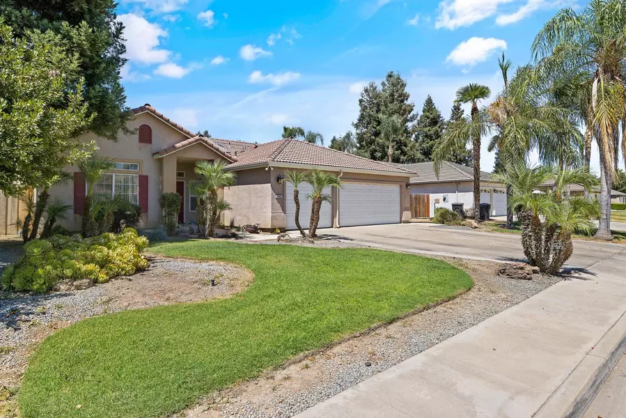 4606 W Country Court, Visalia, CA 93277