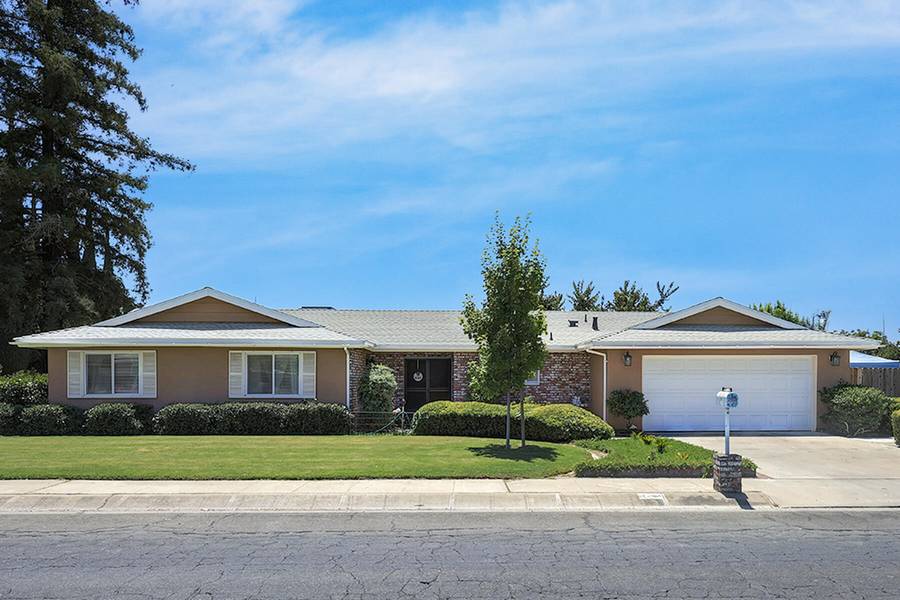 876 W Firebaugh Avenue, Exeter, CA 93221