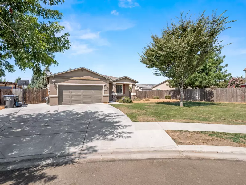 2326 W Flagstaff Court, Visalia, CA 93291