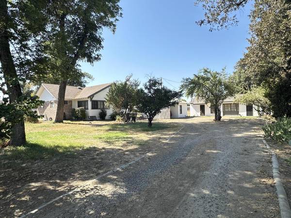 1736 E Houston Avenue, Visalia, CA 93292