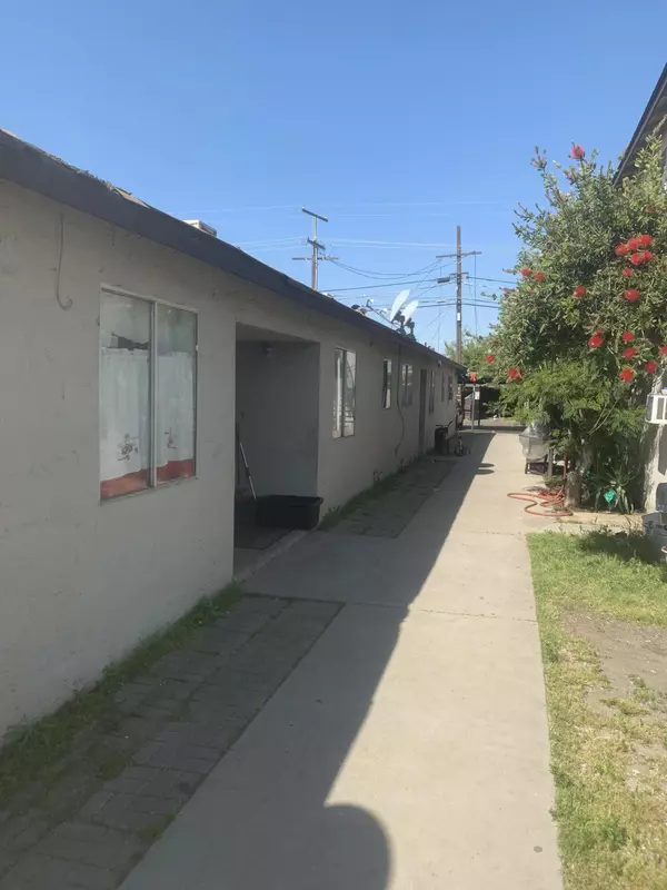 209 S B Street, Porterville, CA 93257