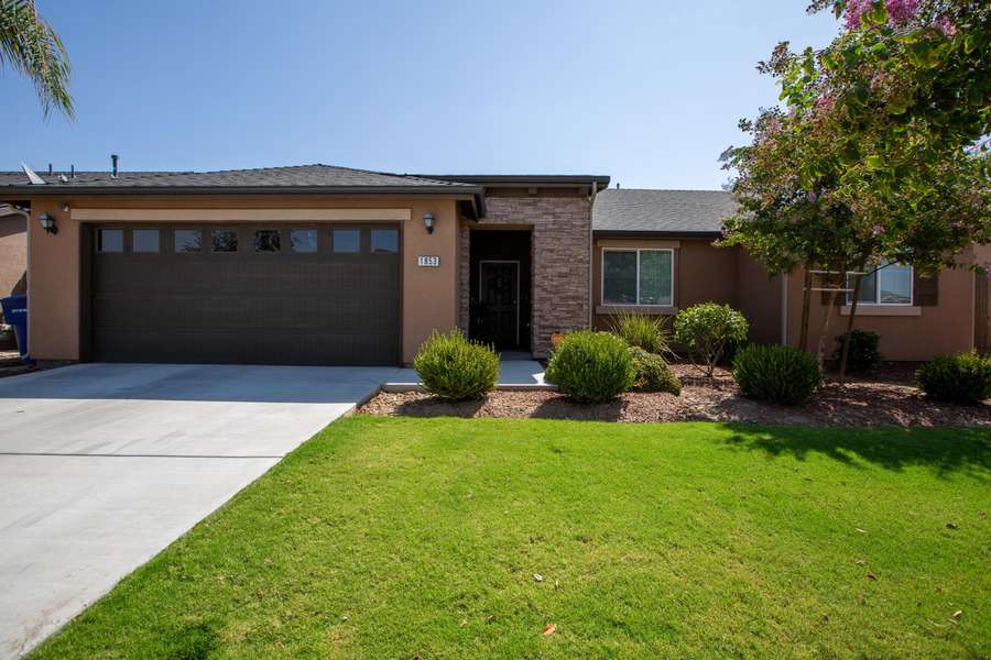 1853 S Kerckhoff Way, Hanford, CA 93230