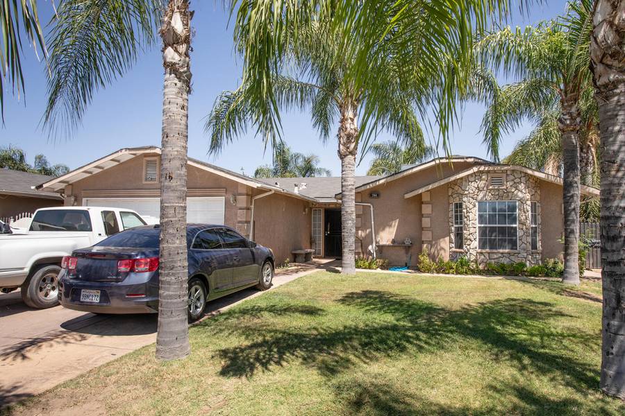 784 N Lillie Avenue, Dinuba, CA 93618