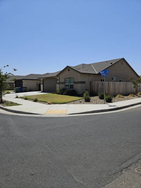 383 S Walch Street, Porterville, CA 93257