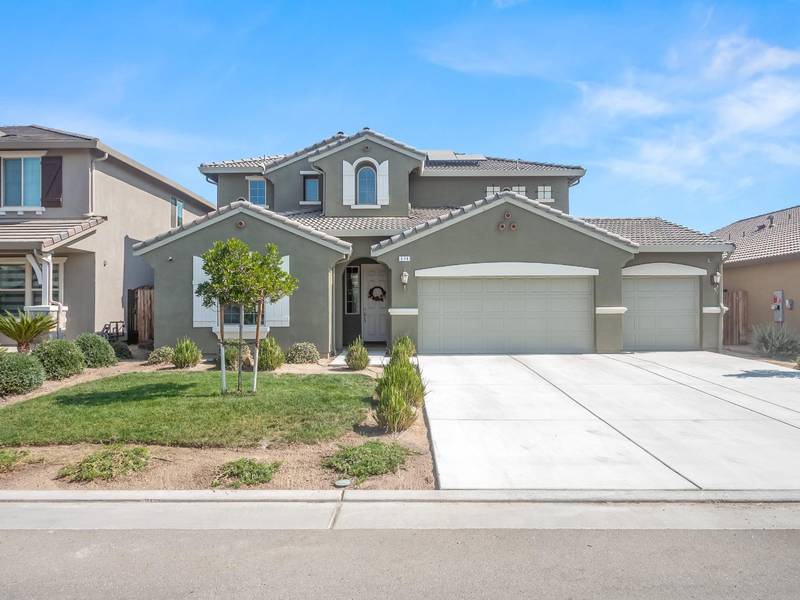 174 Emperor Way, Dinuba, CA 93618