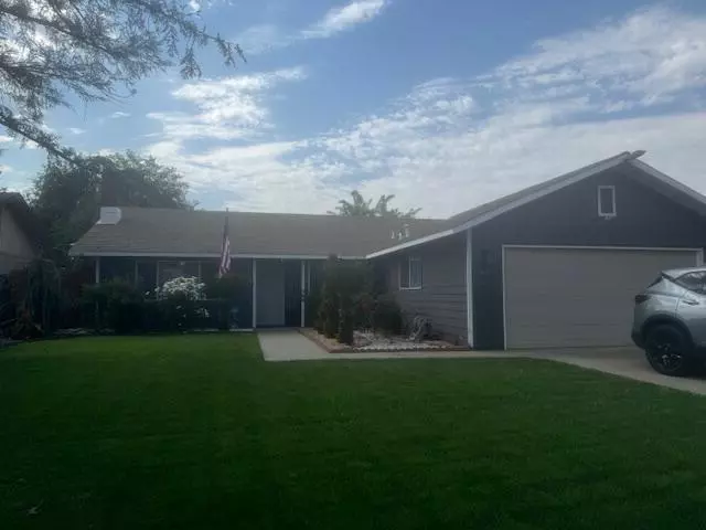 Tulare, CA 93274,1637 Paradise Avenue