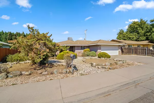 634 W Theta Avenue, Porterville, CA 93257