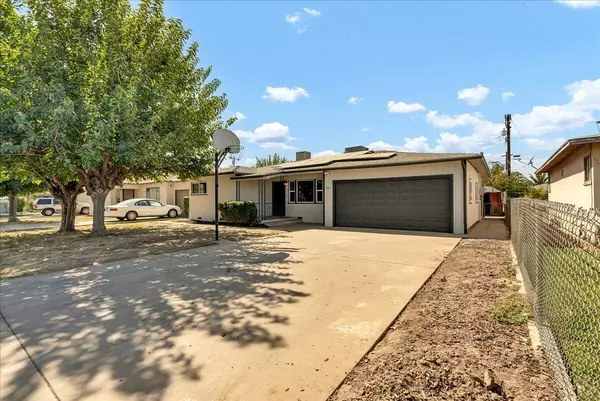 787 N Camelia Avenue, Farmersville, CA 93223