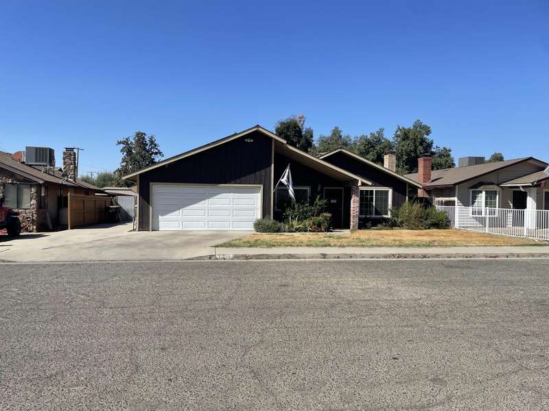 1211 Ohio Place, Porterville, CA 93257