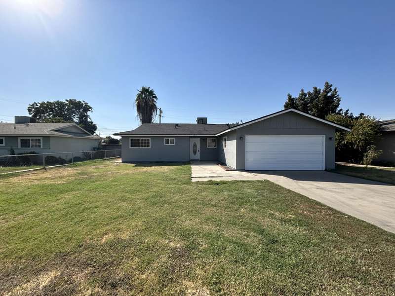 1045 Farmersville Road, Farmersville, CA 93223