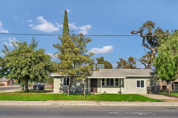 238 W Houston Avenue, Visalia, CA 93291