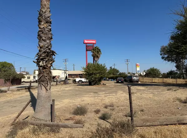 761 N Market Road, Earlimart, CA 93219