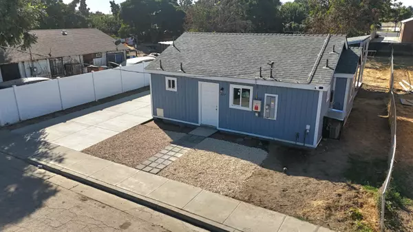 227 S Magnolia Avenue, Farmersville, CA 93223