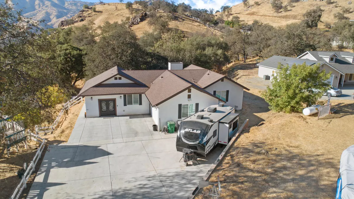 Three Rivers, CA 93271,41937 Black Oak Drive