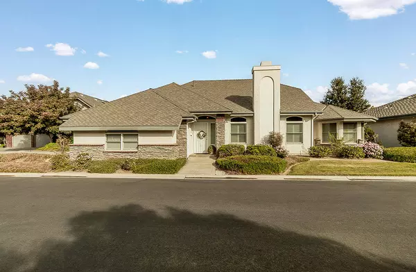 180 W Cambridge Drive, Reedley, CA 93654