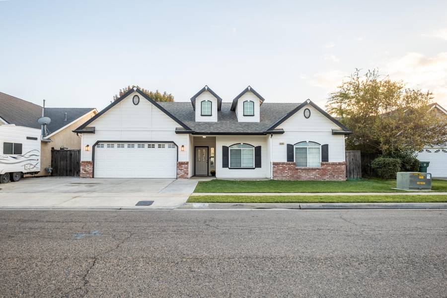 2481 Dinky Creek Court, Tulare, CA 93274