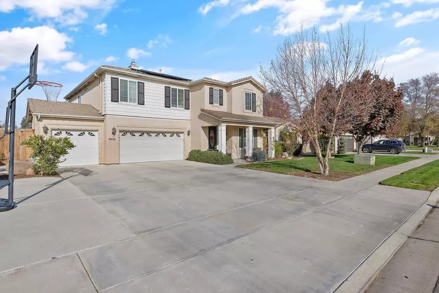 5928 W Whitley Avenue, Visalia, CA 93291