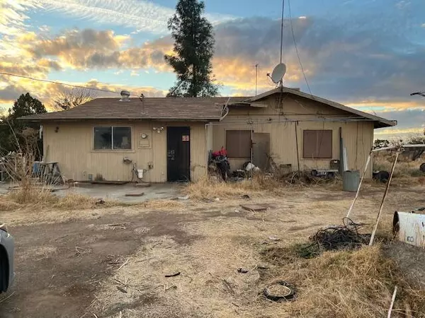 588 Crawford Avenue #A, Porterville, CA 93257