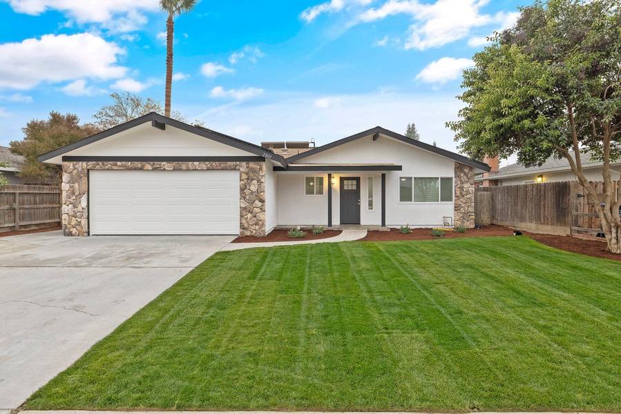 2801 W Dorothea Avenue, Visalia, CA 93277