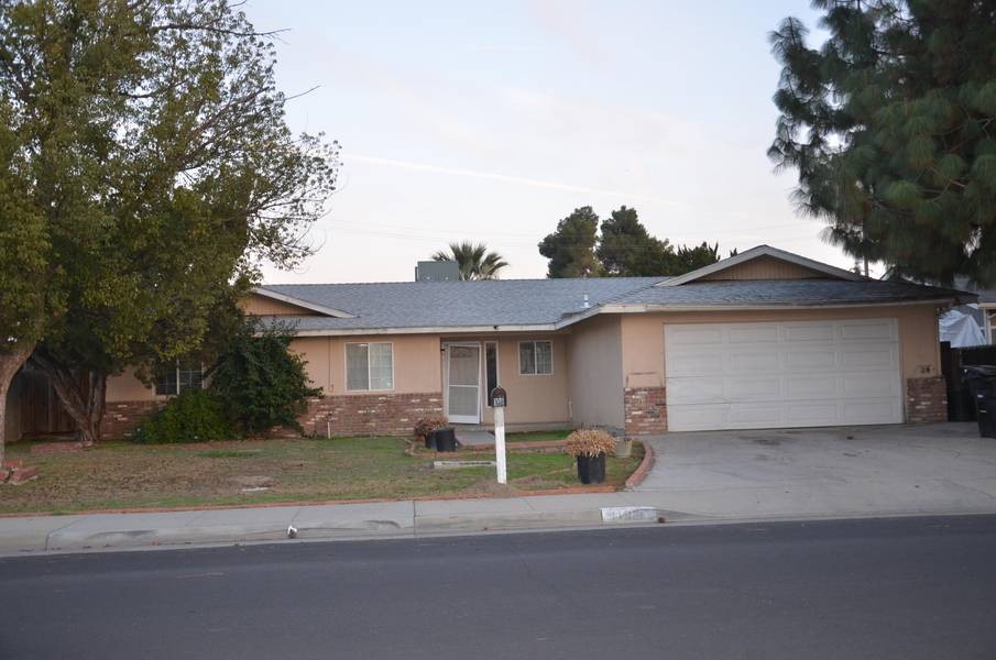 108 W Hazelwood Drive, Lemoore, CA 93245