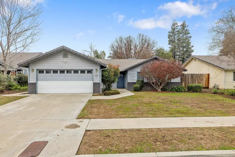 216 W Dickens Avenue, Tulare, CA 93274