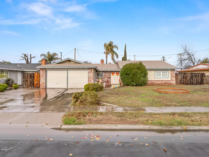 340 E Lemmon Way, Hanford, CA 93230