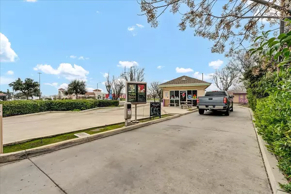 Visalia, CA 93292,1720 E Noble Avenue