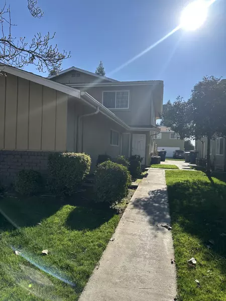 486 W Alamos Avenue #3, Clovis, CA 93612