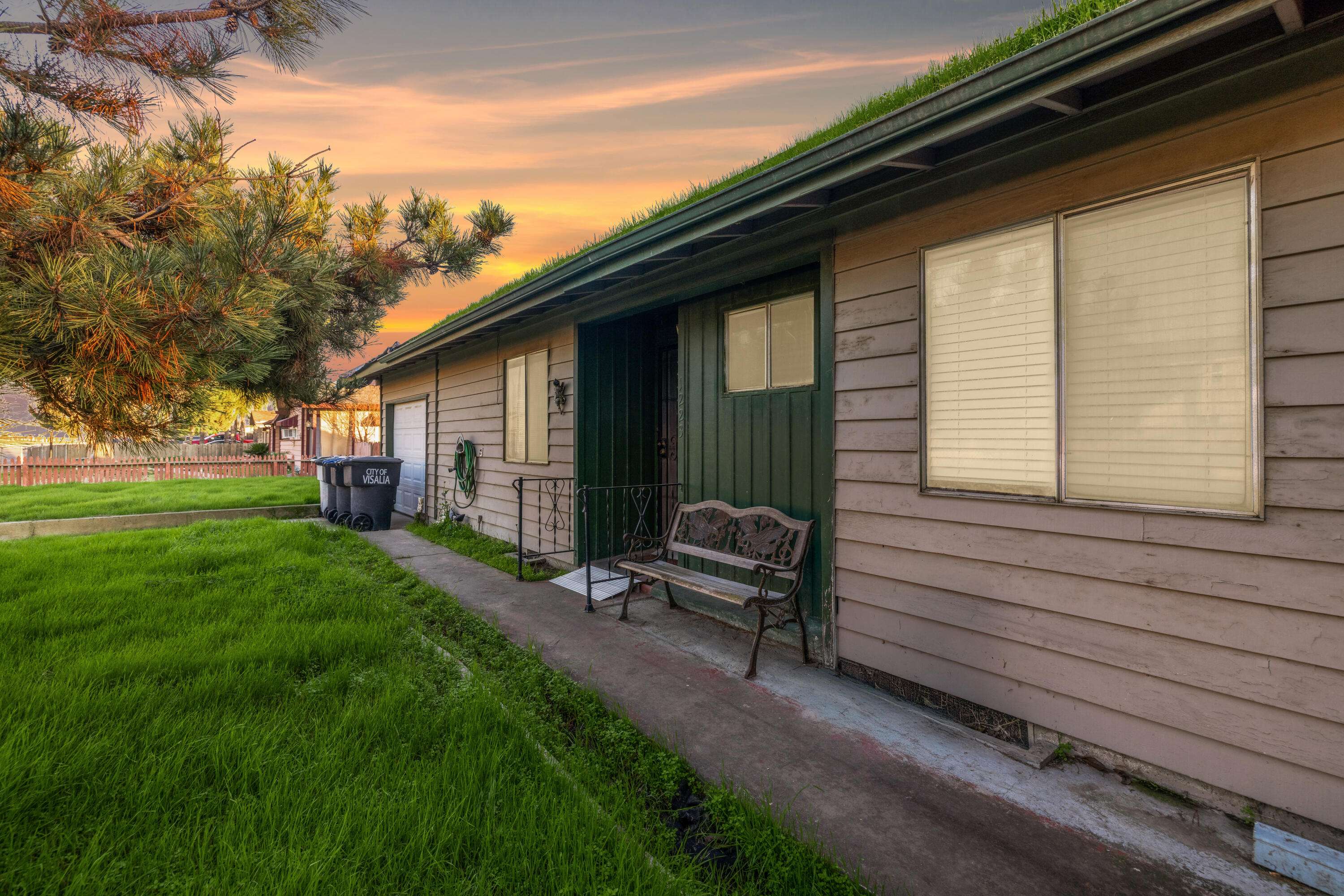 1223 W Riggin Avenue,  Visalia,  CA 93291