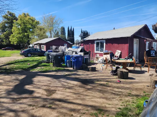 Farmersville, CA 93223,245 W Oakland Street