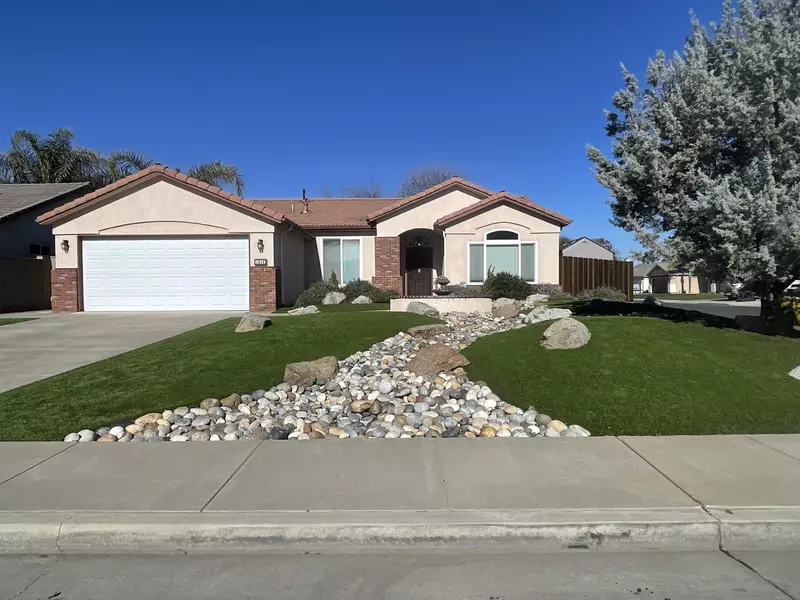 1014 W Sandstone Drive, Hanford, CA 93230