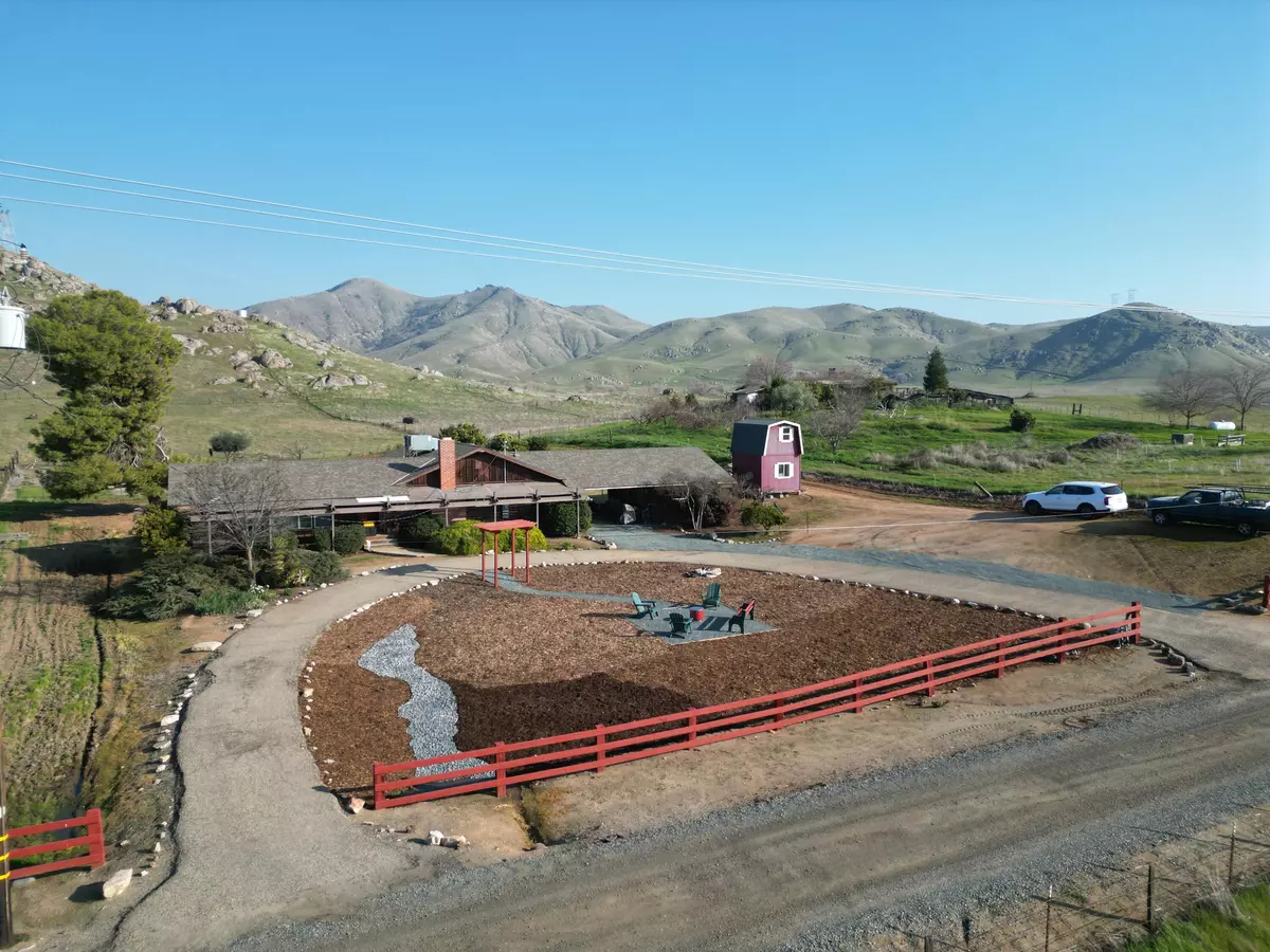 Porterville, CA 93257,27598 196 Avenue