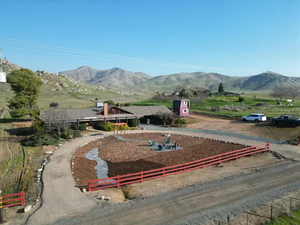 27598 196 Avenue, Porterville, CA 93257