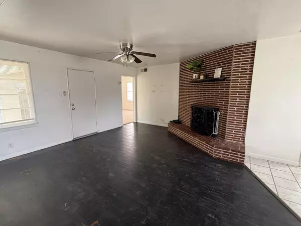 Visalia, CA 93292,901 E Noble Avenue