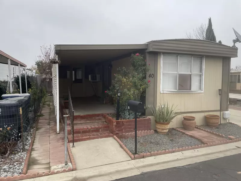 560 E Pleasant Avenue #Spc. 40, Tulare, CA 93274