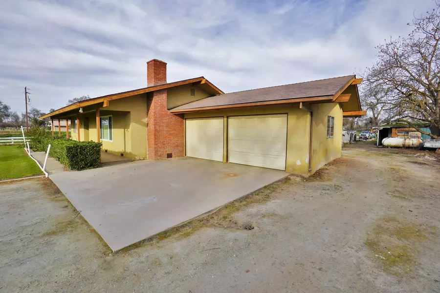 8841 20 1/2 Avenue, Lemoore, CA 93245