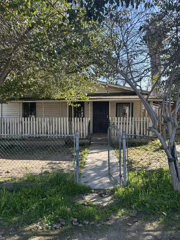 439 E Cedar Avenue, Earlimart, CA 93219