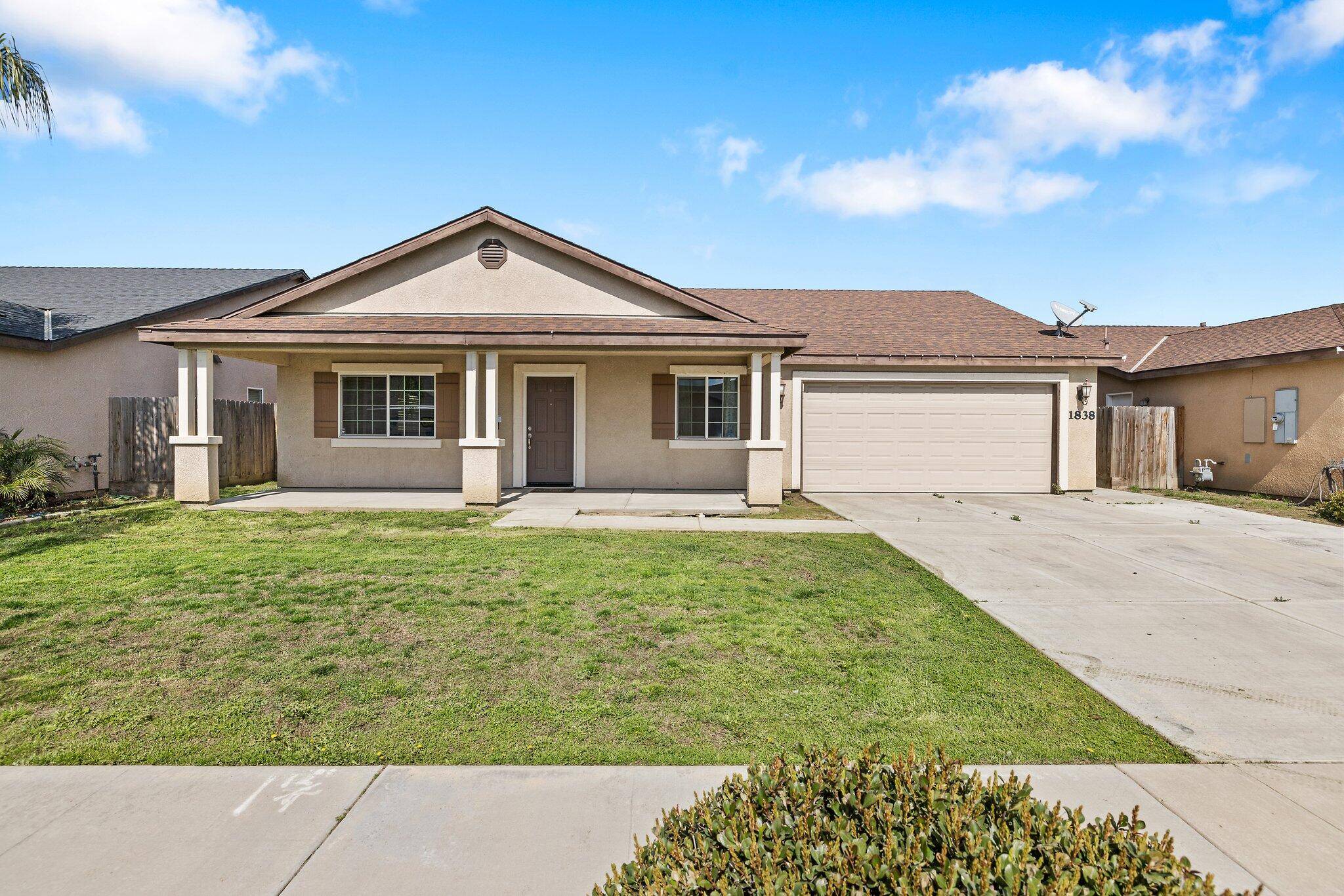 1838 Santa Cruz Drive, Tulare, CA 93274