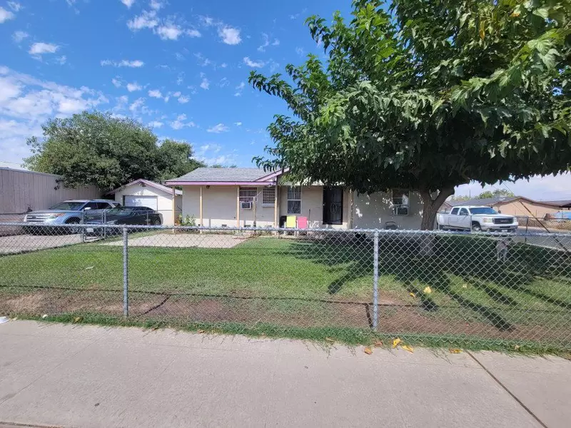 1006 W Houston Avenue, Visalia, CA 93291