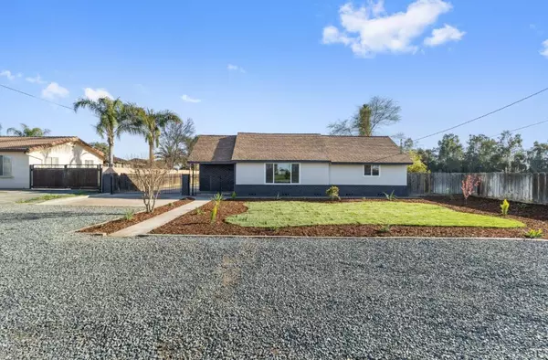 2125 W Northgrand Avenue, Porterville, CA 93257