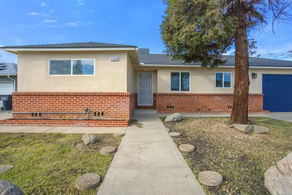 2404 W Walnut Avenue, Visalia, CA 93277